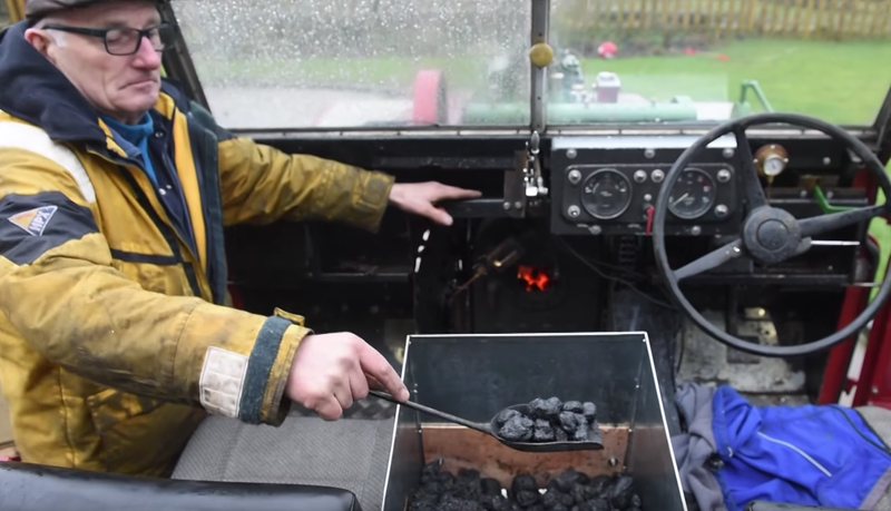 Illustration for article titled I Love Pretty Much Everything About This Old Guy And His Steam-Powered Land Rover